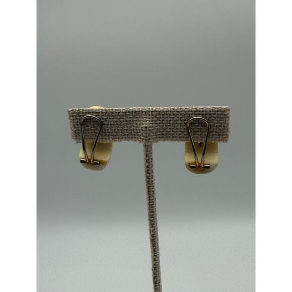 Vintage Cream Swirl Clip-On Earrings - Picture 5 of 6